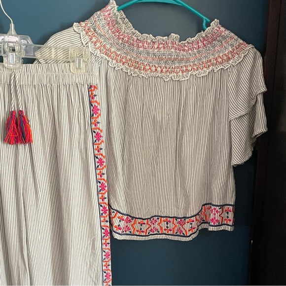 Girls PERIWINKLE EMBROIDERED OFF- THE SHOULDER TOP - Picture 2 of 3